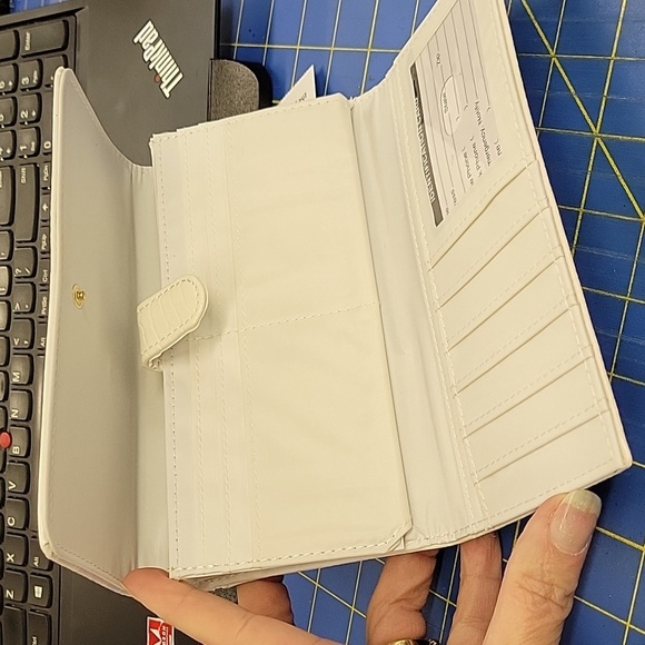 Time and Tru Cream Clutch Organizer Wallet Brand New - Picture 4 of 6